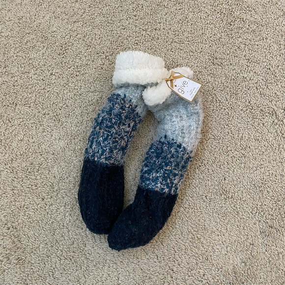 “GIVE” 💙 SUPER CUTE 🧸 SOFT, WARM & CUDDLY SOCKS - Picture 1 of 11